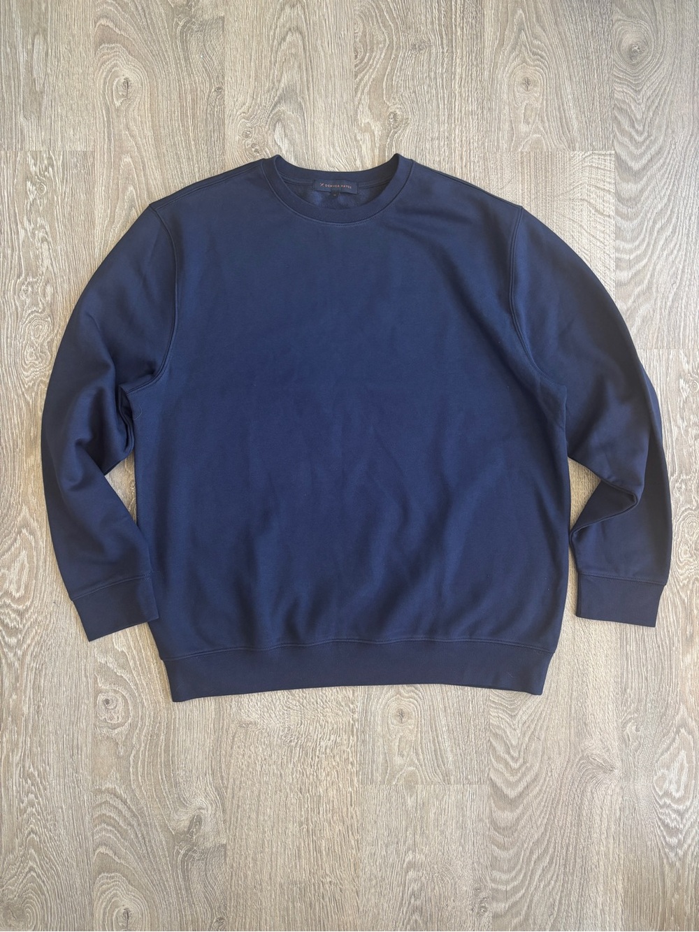 Denver Hayes NWT Crew Neck Sweater
